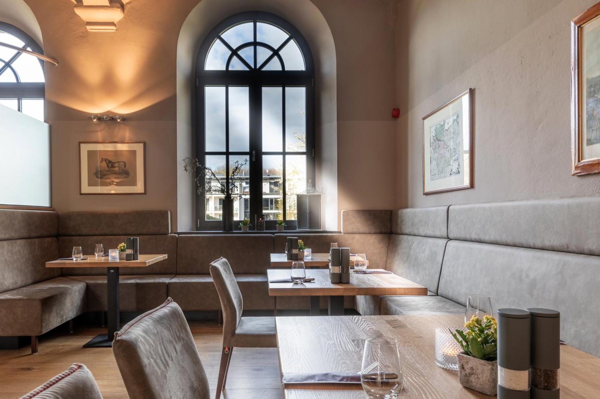 Schlossgut Groß Schwansee Buitenkant foto Restaurant AOC