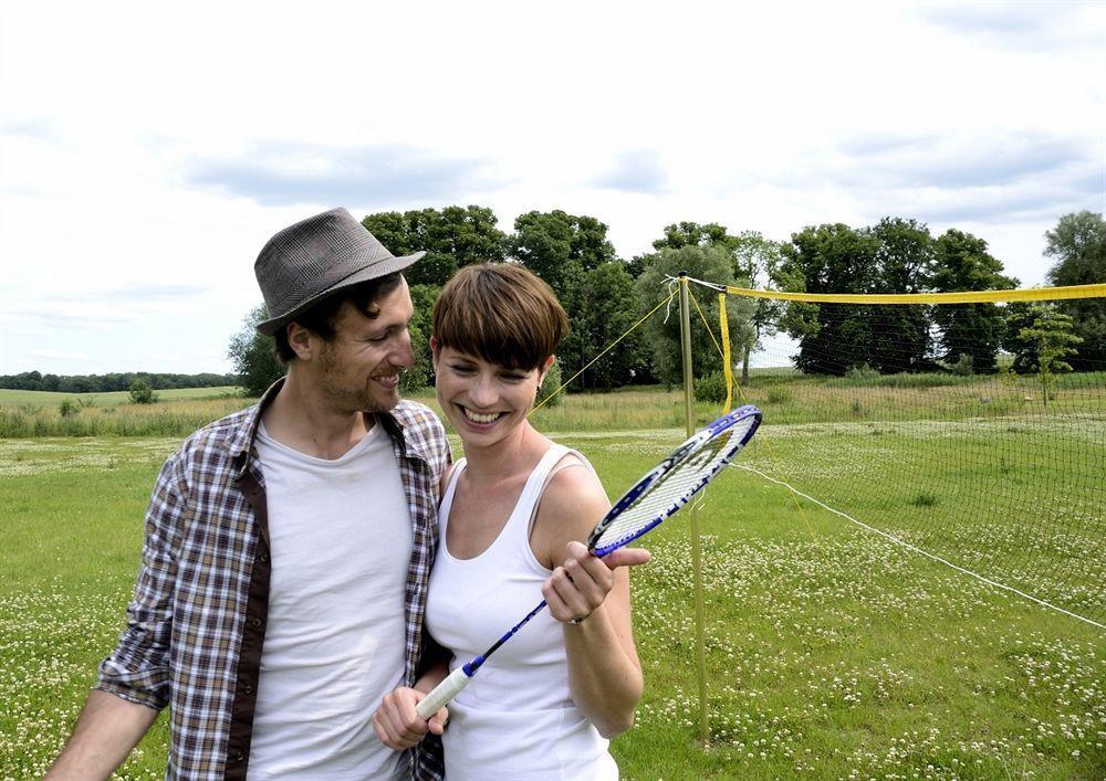 Schlossgut Groß Schwansee Buitenkant foto The German duo of Michael Kühnen and Nicole Kessler won the mixed doubles title.