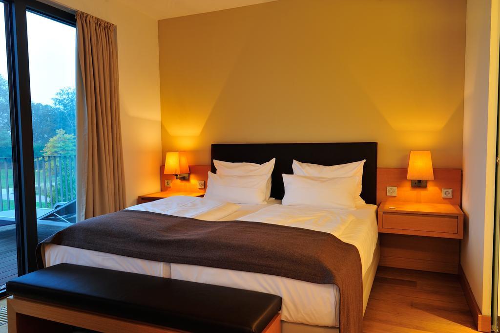 Schlossgut Groß Schwansee Buitenkant foto A typical hotel room