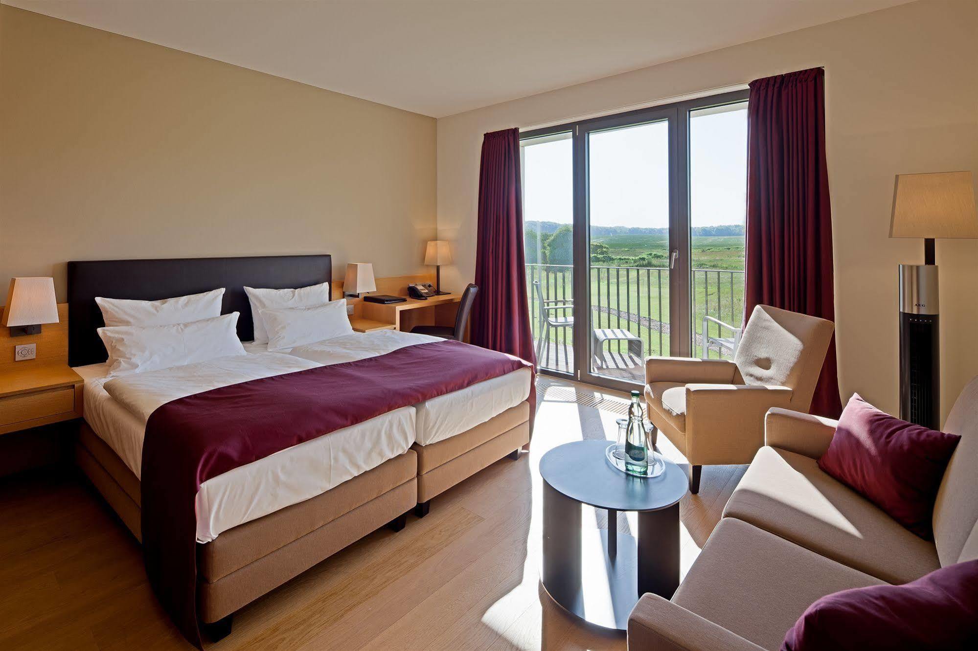 Schlossgut Groß Schwansee Buitenkant foto A typical hotel room